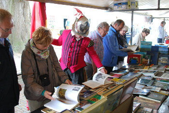 Antiquariaat de Blauwe Aarde markt